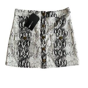NWT Fashion Nova Snake Print Cargo Mini Skirt Size S Black White Lined Feminine